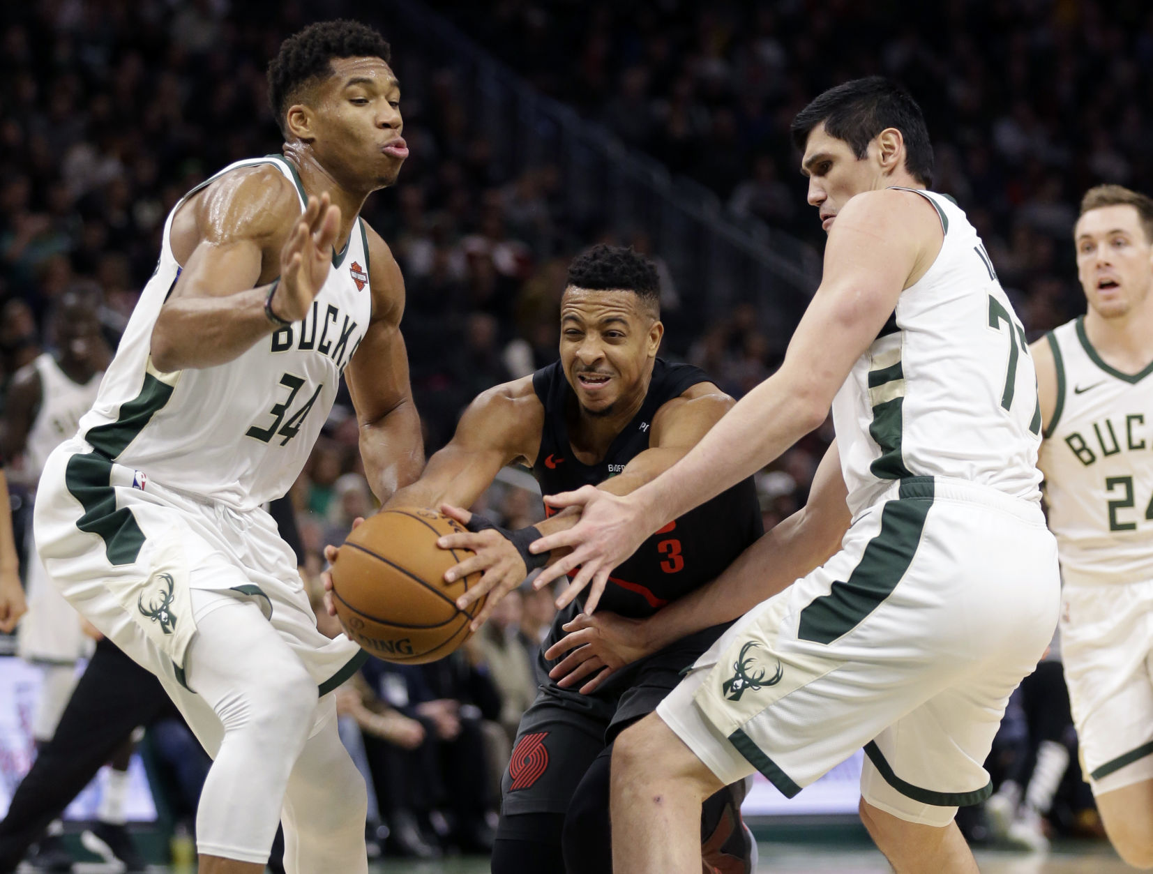 Trail Blazers Bucks